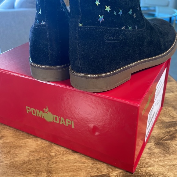 Child’s Pom D’Api suede trip boots with metallic stars. - Picture 3 of 5